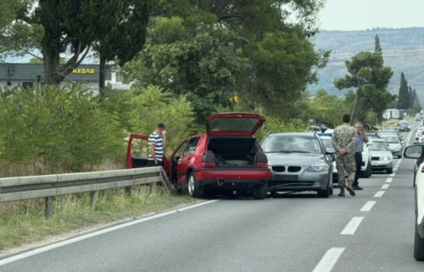 Sudar dva automobila kod Mostara: Saobraćaj na M-17 otežan